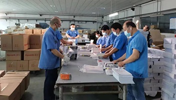 課前到書 人手一冊(cè)——新華企業(yè)順利完成2021年秋教材教輔生產(chǎn)任務(wù)